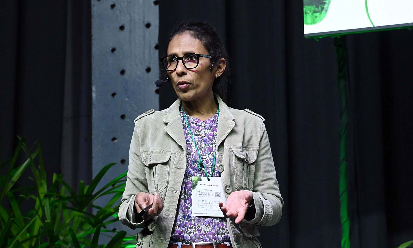 "Con sólo fertilizar no alcanza para mejorar la salud del suelo y los cultivos"